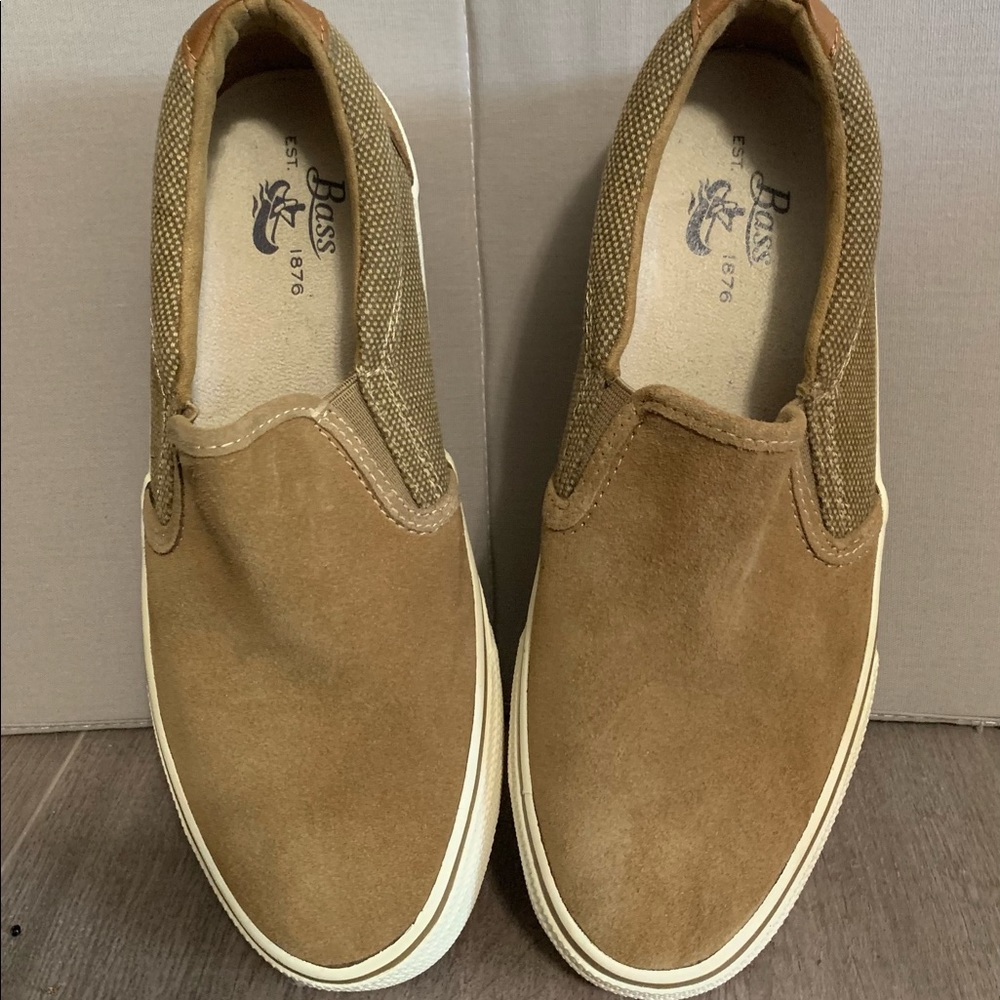 Bass men’s suede/canvas slip-ons size 7m light tan. Brand new in box.